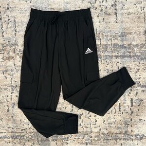 NWT Men’s adidas Essentials Woven Cargo Ankle-Length Pants - Black